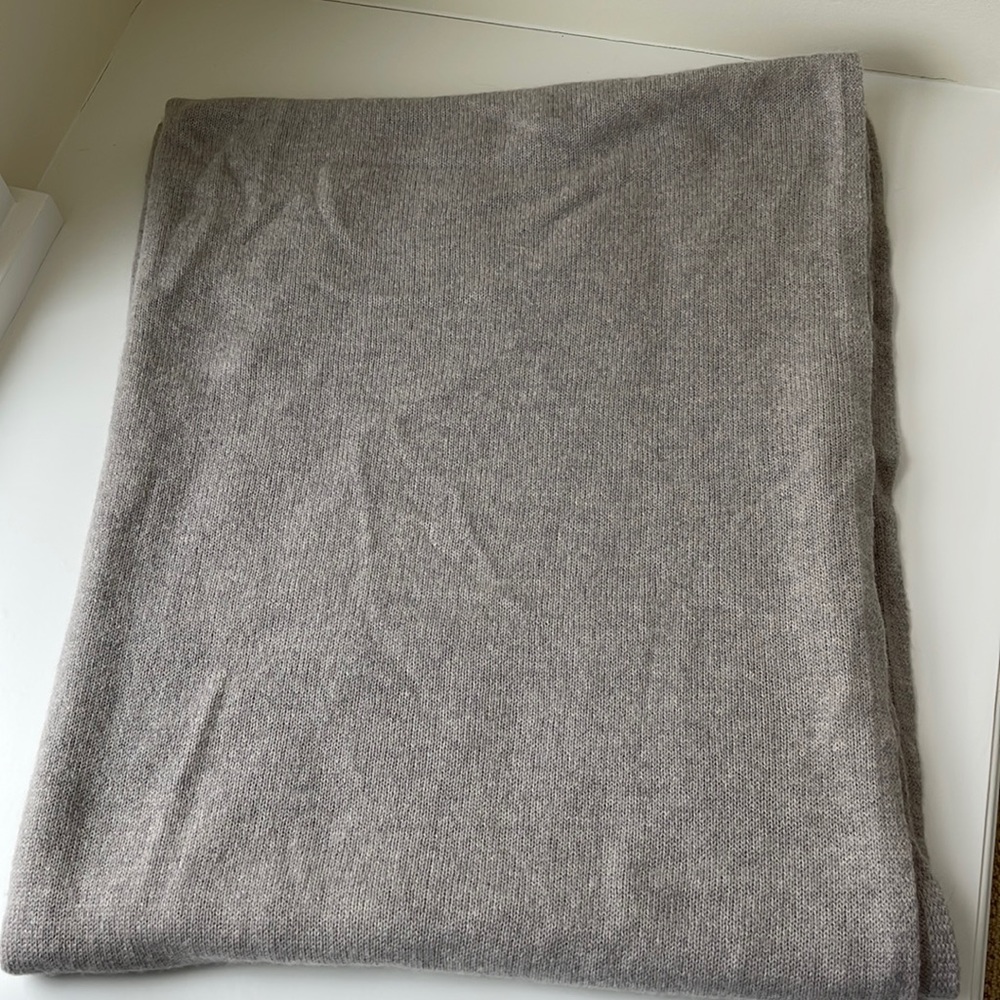 White + Warren Travel Wrap